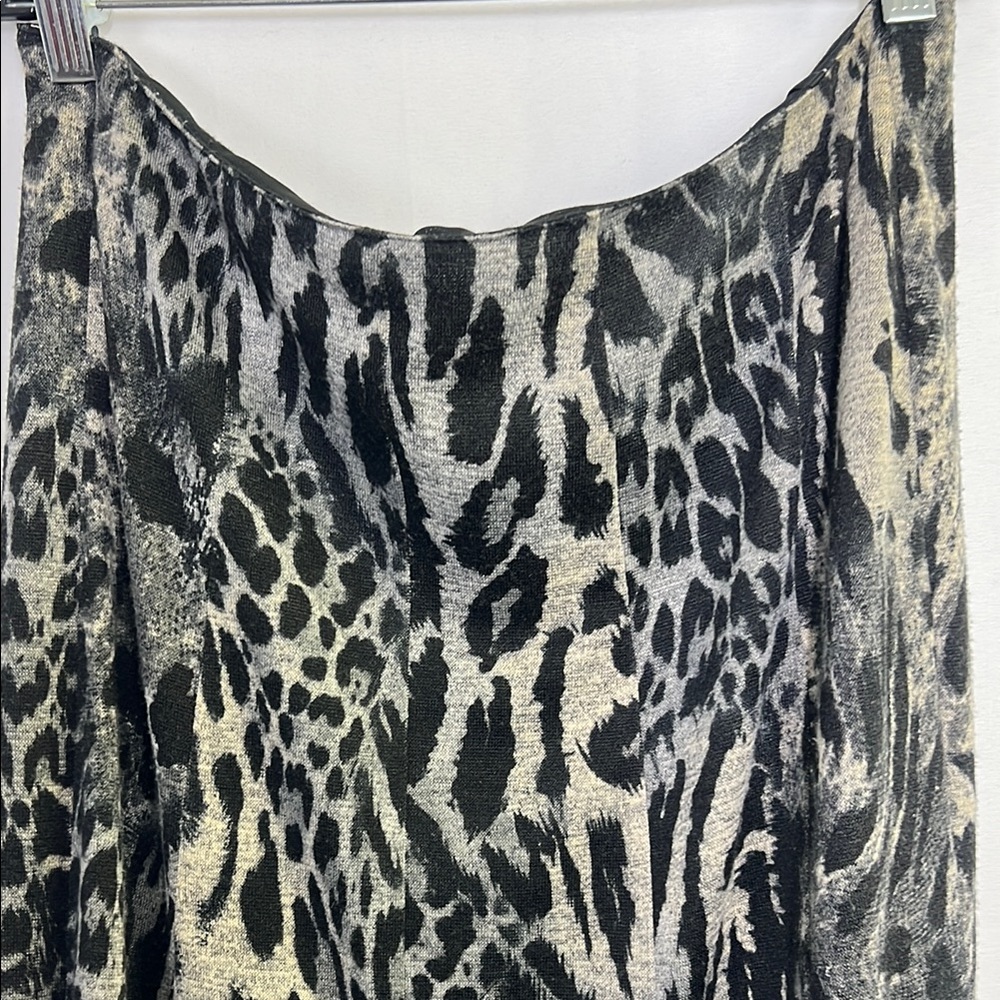 Leopard Print Women's Skirt A line with darts and fluttery hem - Picture 6 of 10